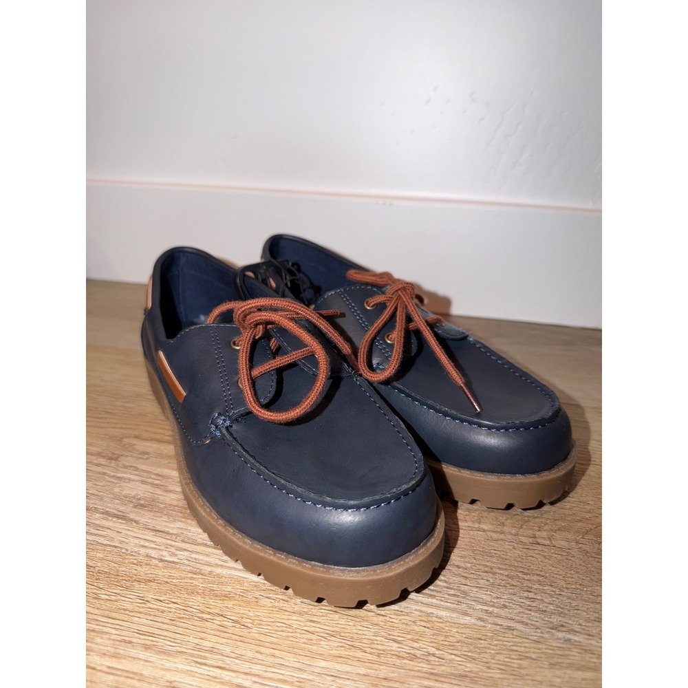 Boy lace up boat shoes size 5